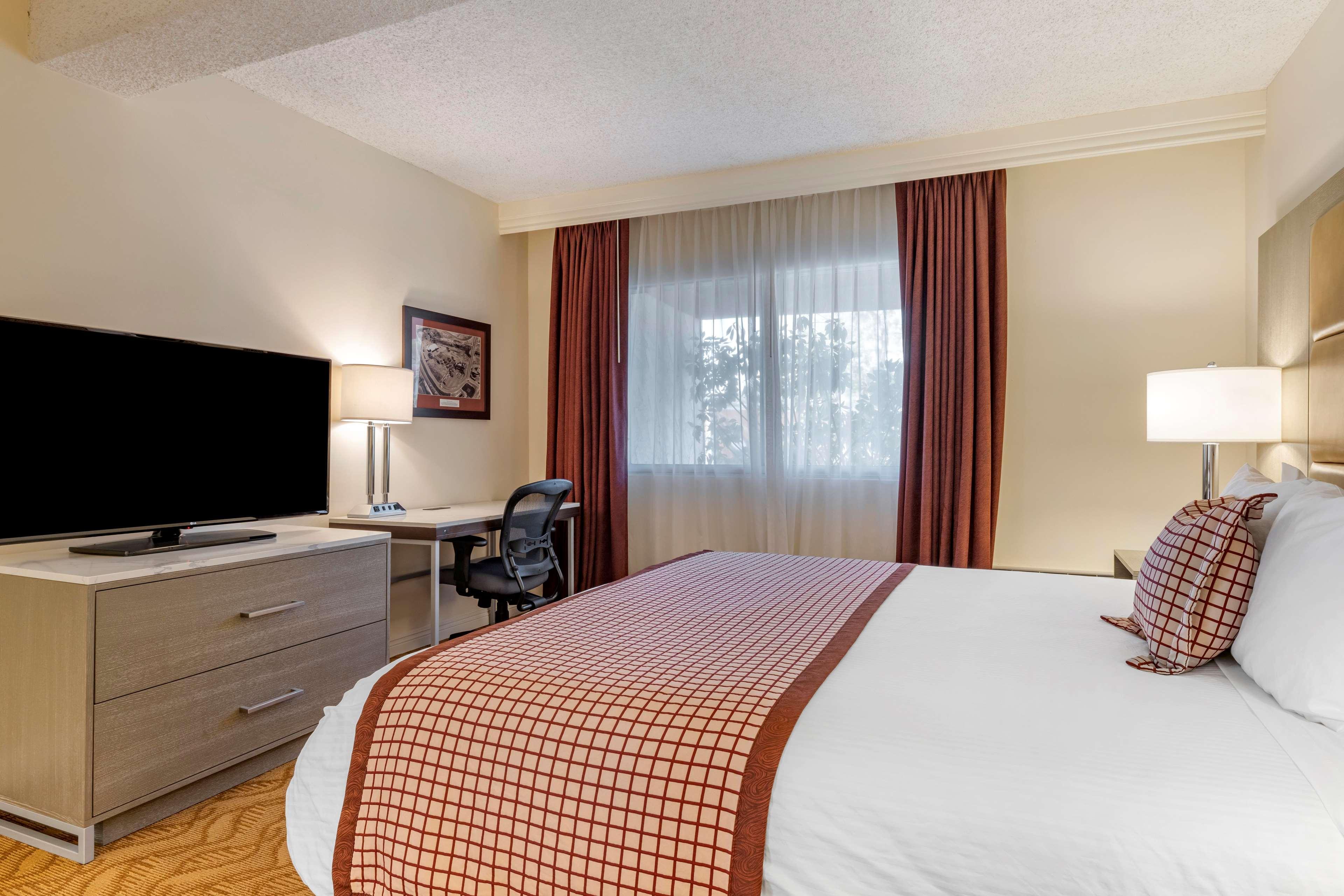 Best Western Plus Thousand Oaks Inn מראה חיצוני תמונה