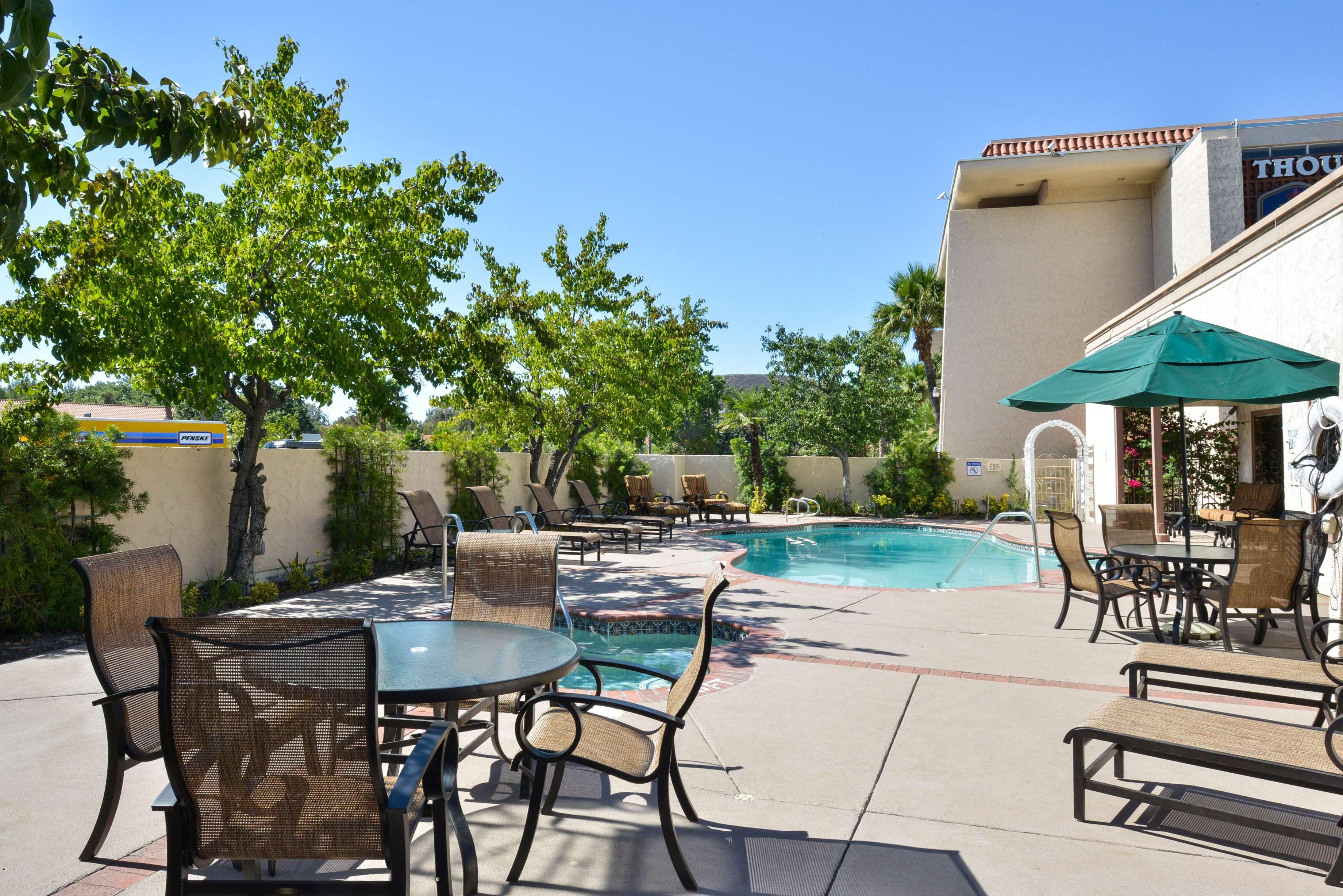 Best Western Plus Thousand Oaks Inn מראה חיצוני תמונה