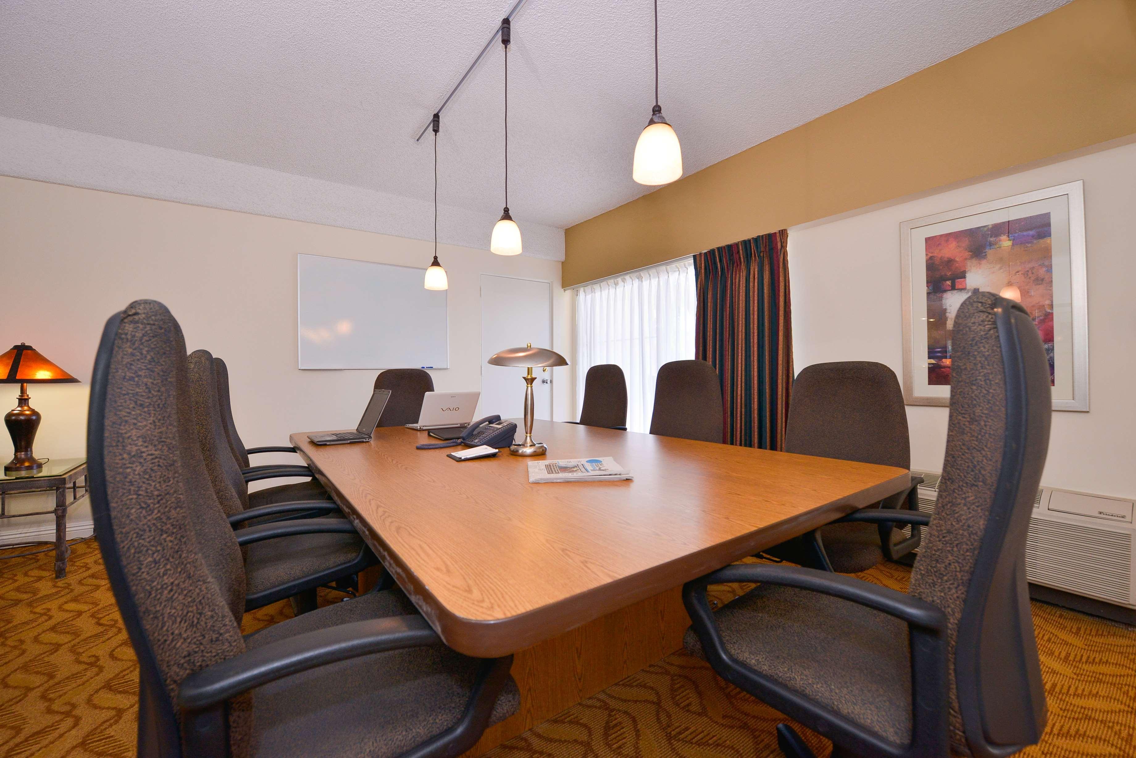 Best Western Plus Thousand Oaks Inn מראה חיצוני תמונה