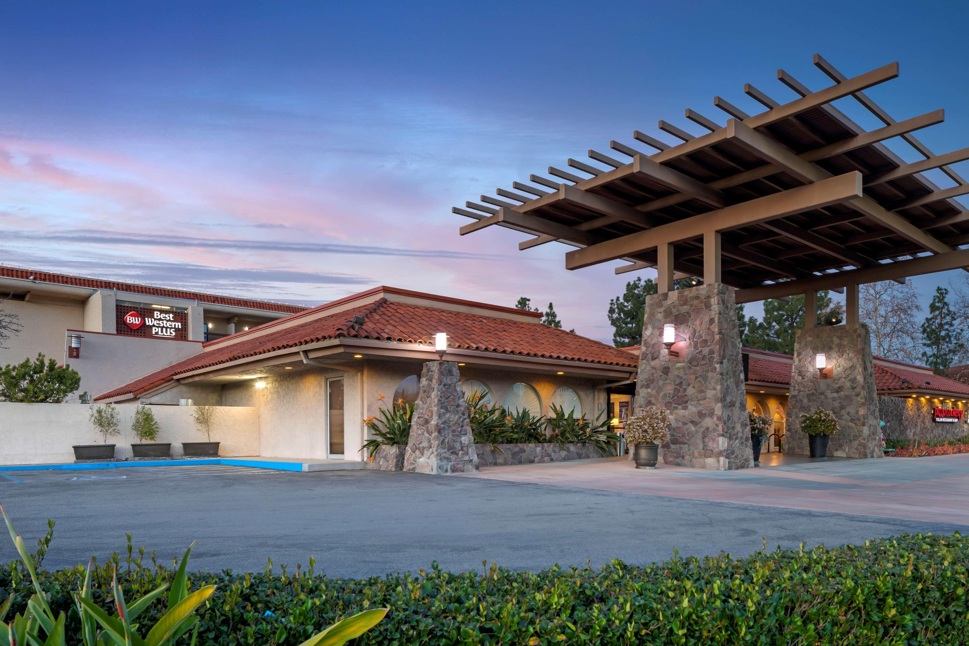 Best Western Plus Thousand Oaks Inn מראה חיצוני תמונה
