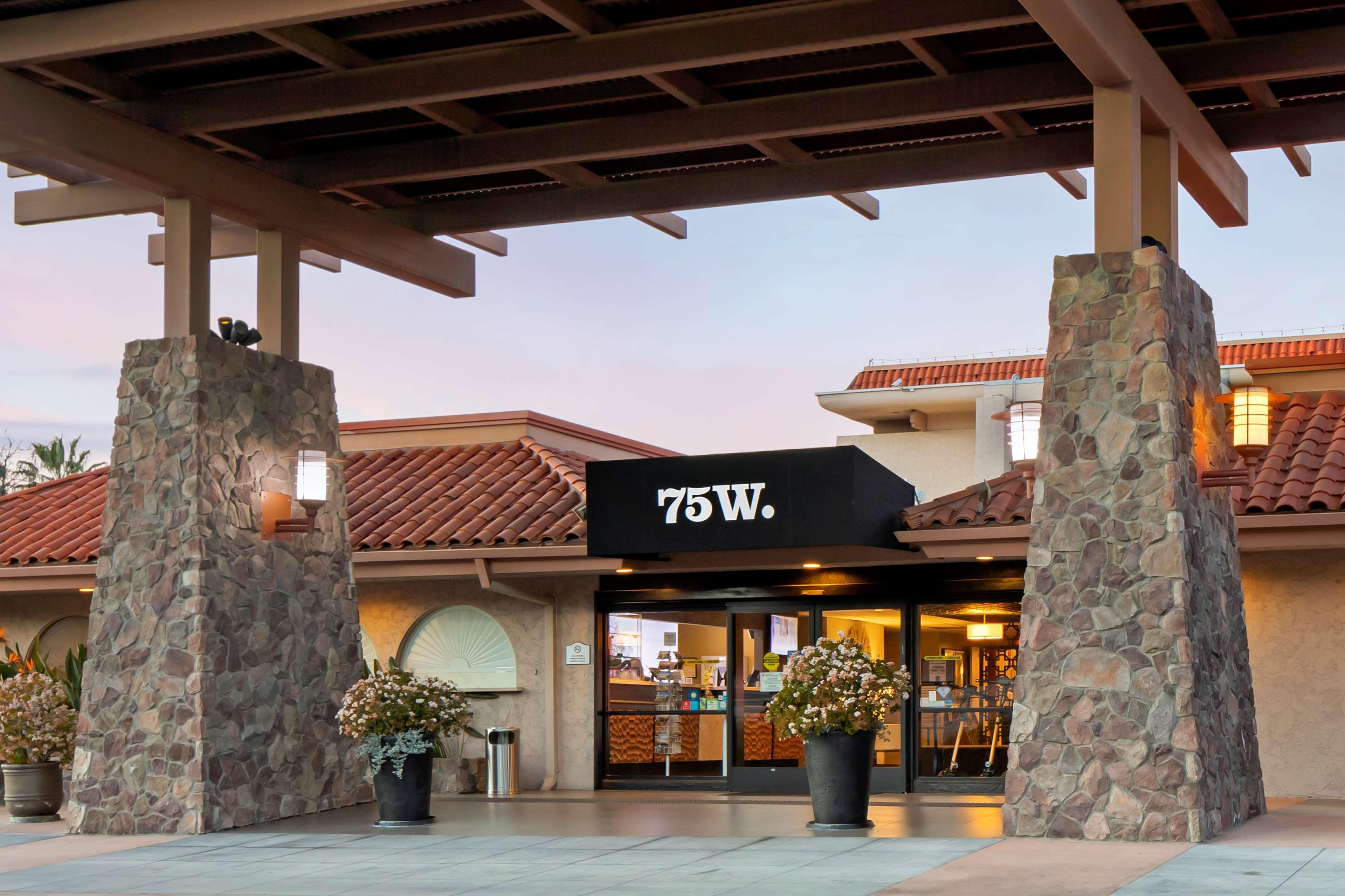 Best Western Plus Thousand Oaks Inn מראה חיצוני תמונה