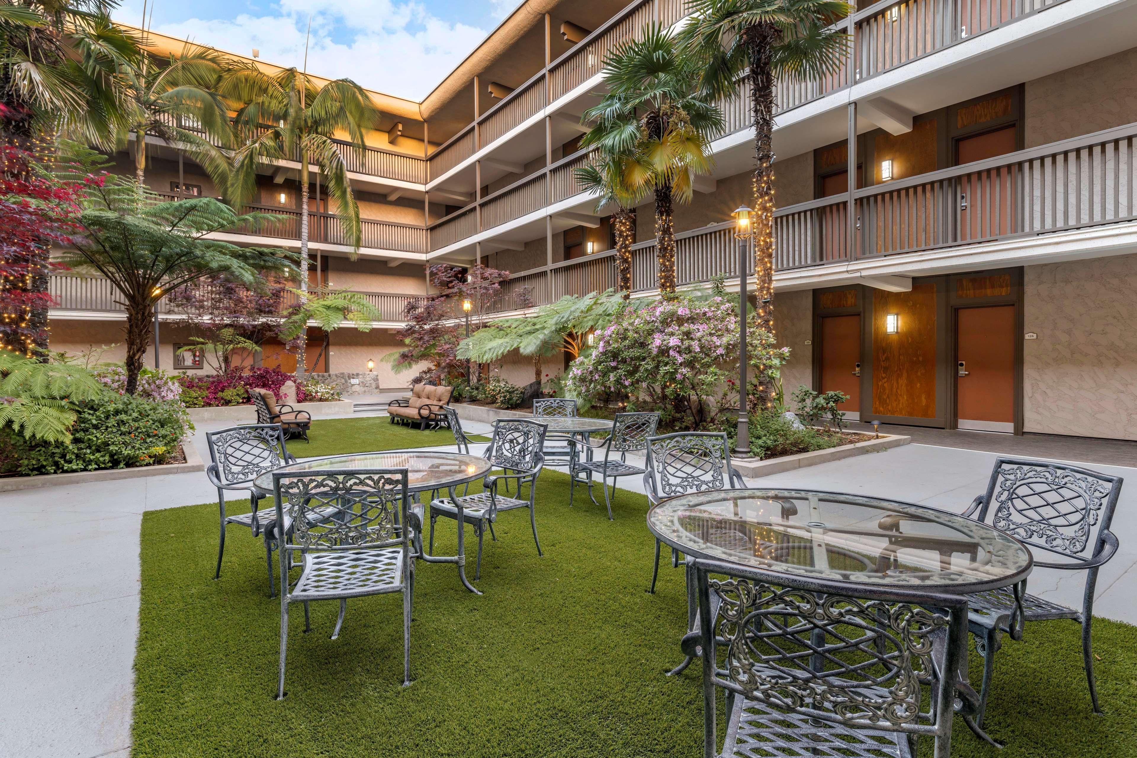 Best Western Plus Thousand Oaks Inn מראה חיצוני תמונה
