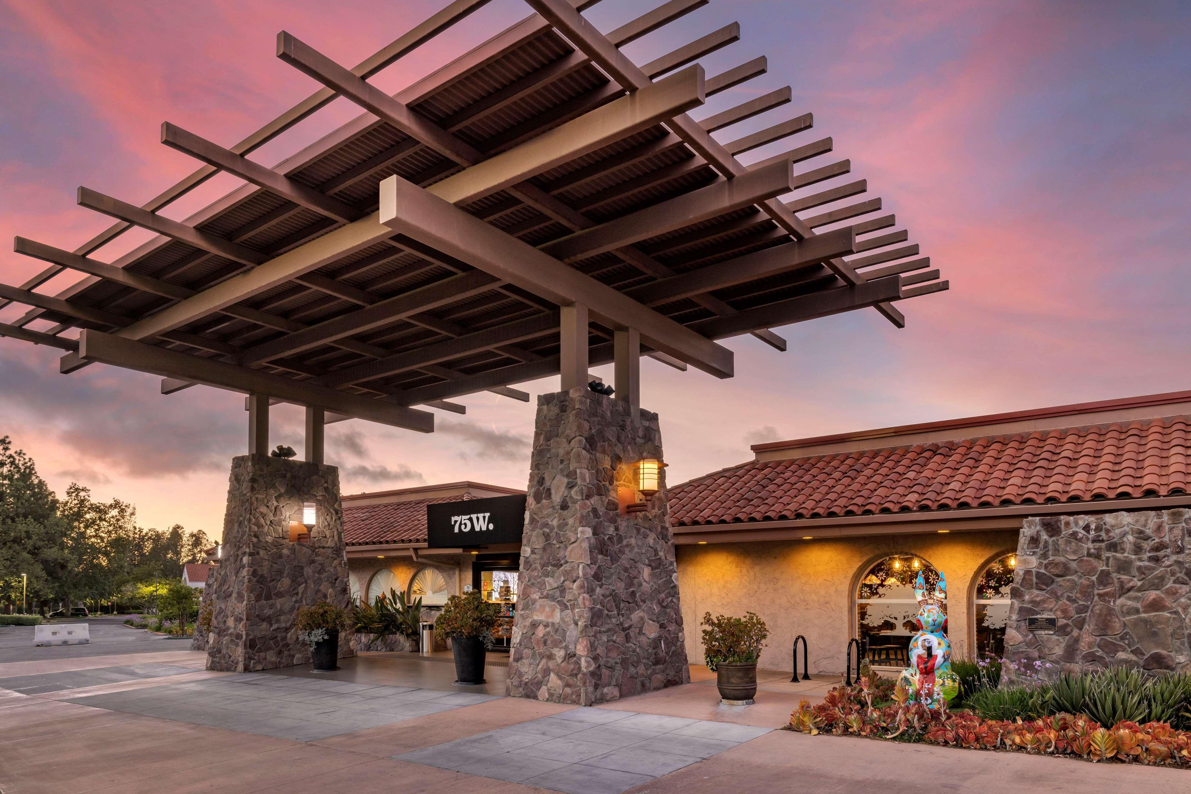 Best Western Plus Thousand Oaks Inn מראה חיצוני תמונה